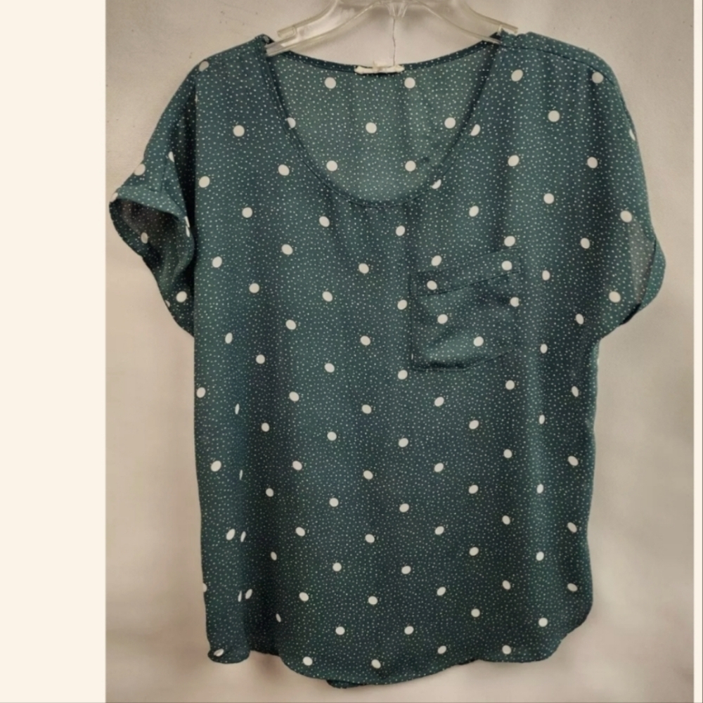 Maurices Women's Green Blouse Polka Dot Front Chest Pocket Rounded Hem Sz XL